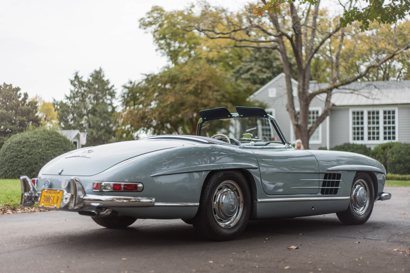 Illustration for article titled The Mercedes-AMG GT C Roadster And Mercedes-Benz 300SL Roadster Both Hail From A Golden Age